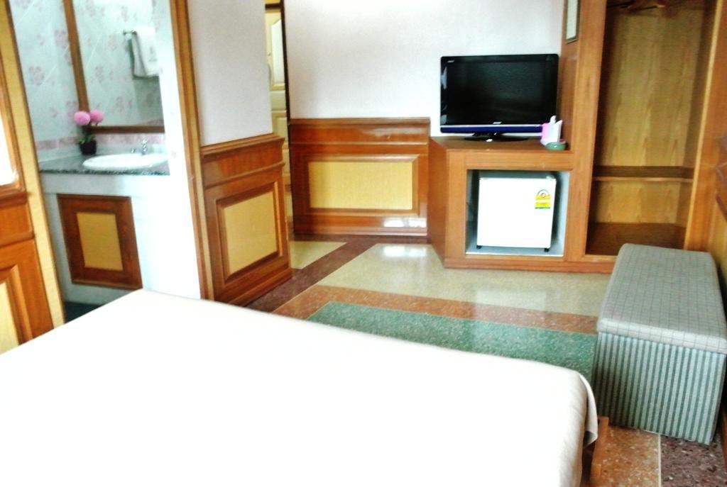 פרה נאקון סי איוטאיה Rose Garden Hotel חדר תמונה