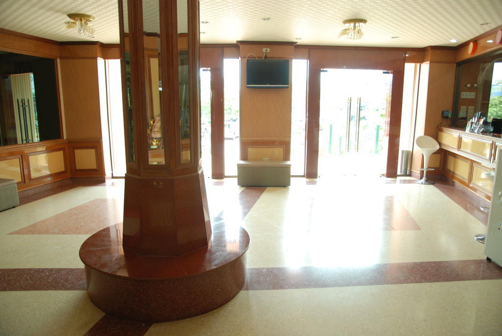 פרה נאקון סי איוטאיה Rose Garden Hotel מראה חיצוני תמונה