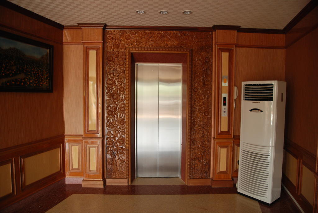 פרה נאקון סי איוטאיה Rose Garden Hotel מראה חיצוני תמונה
