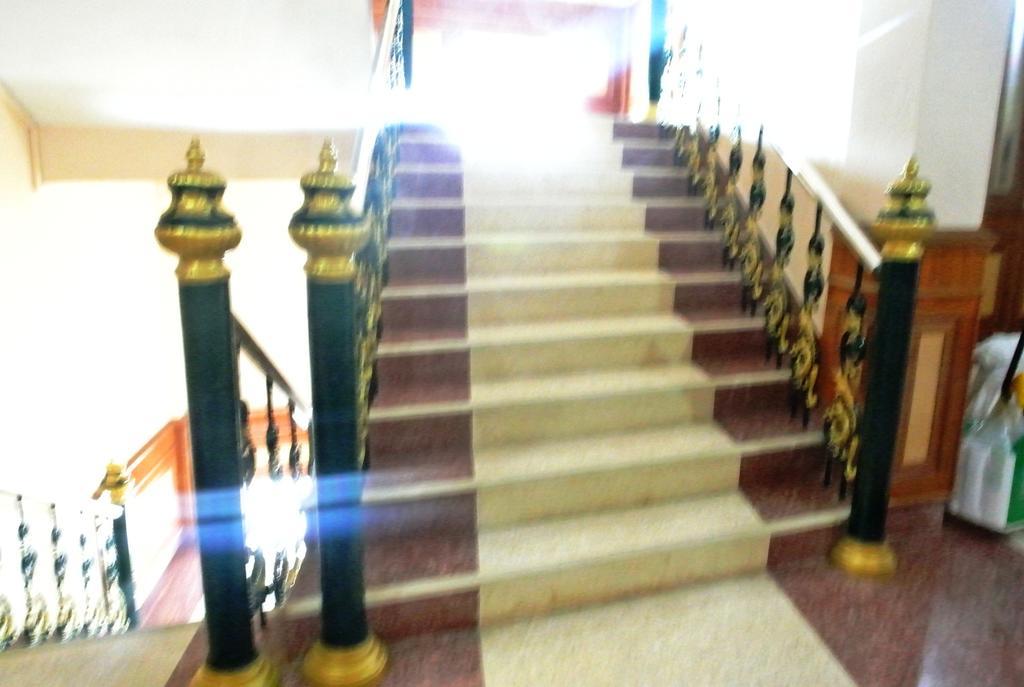 פרה נאקון סי איוטאיה Rose Garden Hotel מראה חיצוני תמונה